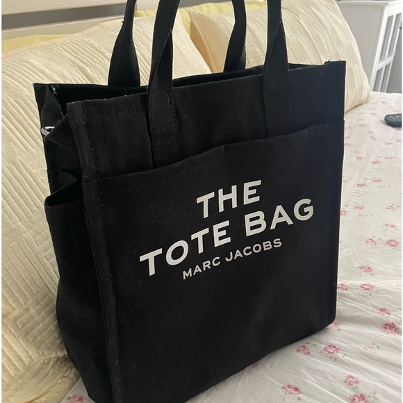 Marc Jacobs the LARGE tote - Picture 2 of 5